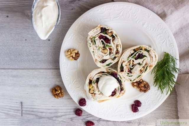 Пикантные рулетики из лаваша с курицей