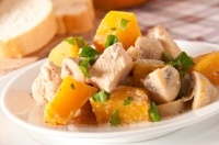 Тушеная курица с тыквой и грибами