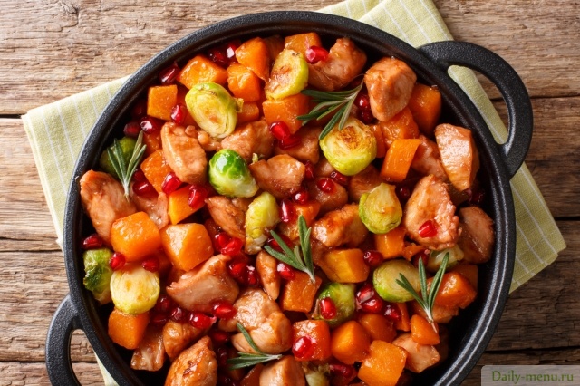 Курица с овощами в духовке