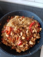 Фунчоза с курицей и соевым соусом