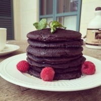 Оладьи на овсяной муке с какао и кокосовым маслом