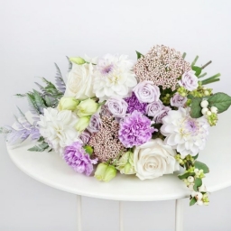 Заказать букет на 8 марта или придумать что-то покреативнее?