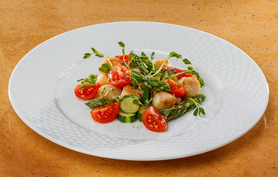 Салат из гребешков «Маса-Бармаса» Оригинальный салат из гребешков, "изюминка" которого смесь японских специй, придающая великолепный вкус блюду.