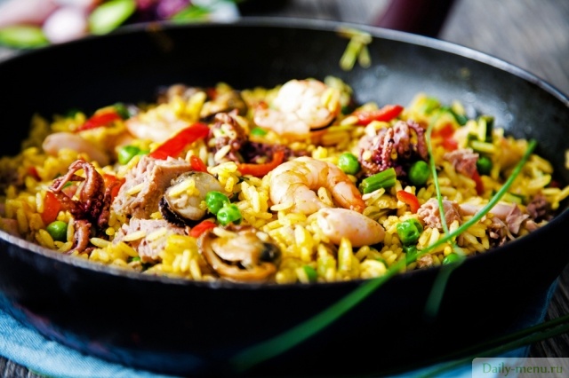 Паэлья Отличное сытнрое и полезное блюдо из морепродуктов - паэлья креветками, кальмарами, устрицами