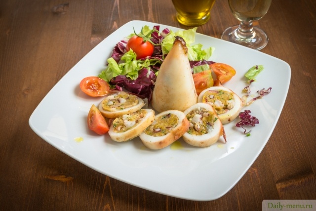 Фаршированные кальмары Кальмары, фаршированные грибами и овощами